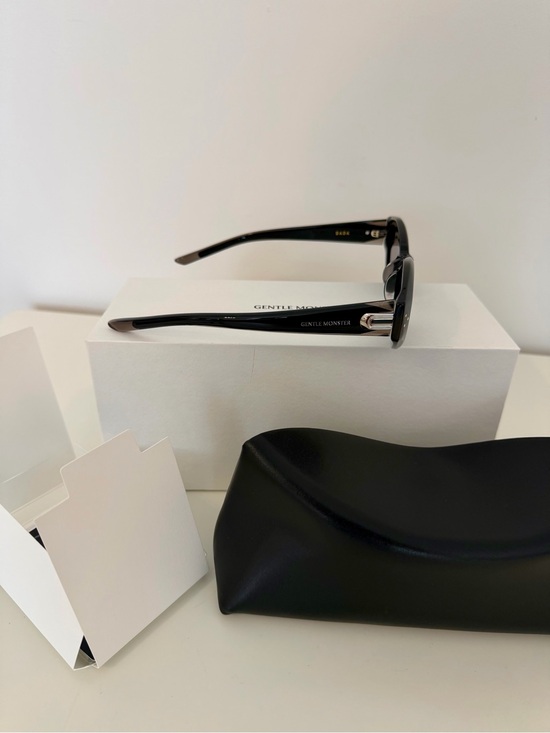 Classic Black Cat-Eye Sunglasses - Gentle Monster main image 5